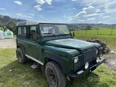 Usata Land Rover Defender 122 CV (89 kW) 2003 Verde Station wagon