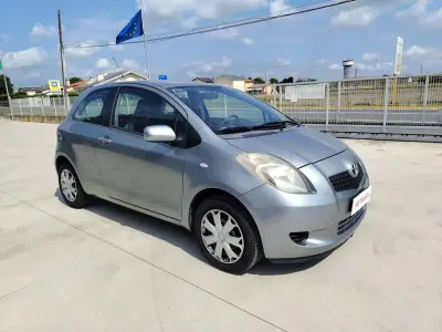 Usata Toyota Yaris Sol 69 CV (50 kW) 2008 Grigio Utilitaria