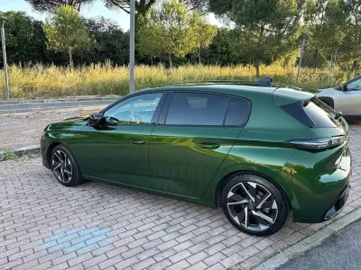 Usata Peugeot 308 Allure 136 CV (100 kW) 2025 Verde Berlina