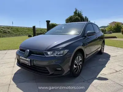 Usata VW Polo Life 95 CV (69 kW) 2024 Grigio Utilitaria