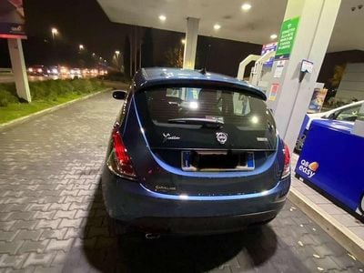 Usata Lancia Ypsilon Gold 69 CV (50 kW) 2022 Blu/azzurro Utilitaria