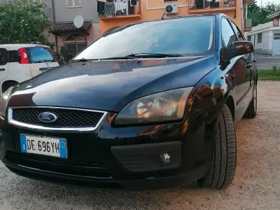 Usata Ford Focus 90 CV (66 kW) 2007 Nero Berlina