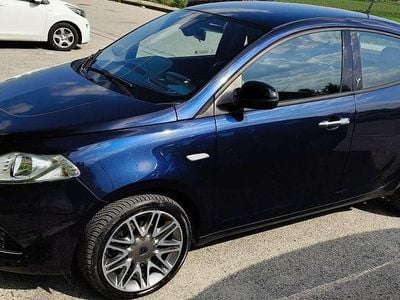 Usata Lancia Ypsilon Platinum 69 CV (50 kW) 2015 Blu/azzurro Utilitaria