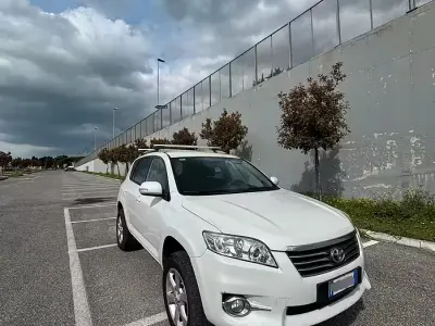 Usata Toyota RAV4 150 CV (110 kW) 2011 Bianco SUV