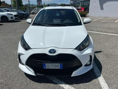 Usata Toyota Yaris Hybrid Style 92 CV (67 kW) 2022 Bianco Berlina