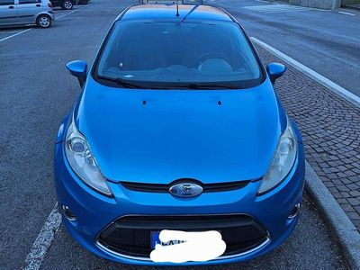 Usata Ford Fiesta Titanium 95 CV (69 kW) 2010 Blu/azzurro Berlina