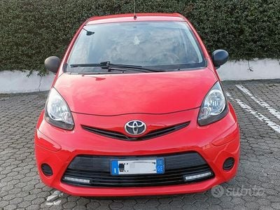 Usata Toyota Aygo Active 67 CV (49 kW) 2012 Rosso Utilitaria