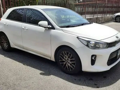 Usata Kia Rio 90 CV (66 kW) 2017 Bianco Berlina