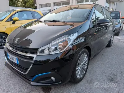 Usata Peugeot 208 Allure 83 CV (61 kW) 2018 Nero Utilitaria