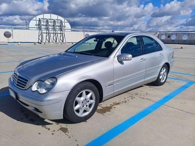 Begagnad Mercedes C220 Elegance 143 HK (105 kW) 2004 Silver Sedan