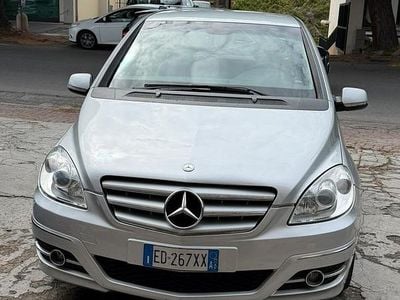 Begagnad Mercedes B200 140 HK (102 kW) 2011 Grå Minibuss