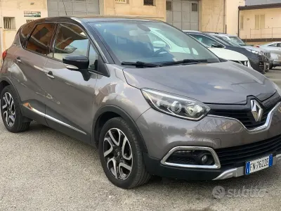 Usata Renault Captur 90 CV (66 kW) 2015 Grigio SUV
