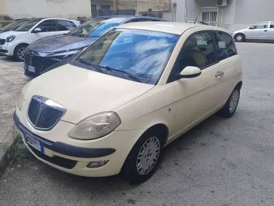 Usata Lancia Ypsilon 60 CV (44 kW) 2004 Giallo Utilitaria