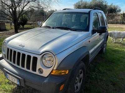 Usata Jeep Cherokee 163 CV (119 kW) 2004 Grigio SUV