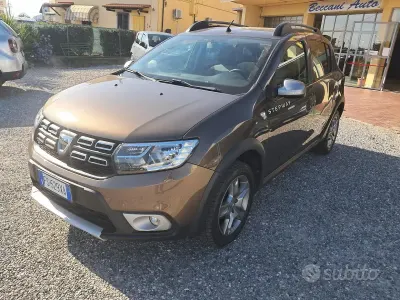 Usata Dacia Sandero Comfort 101 CV (74 kW) 2020 Marrone Berlina