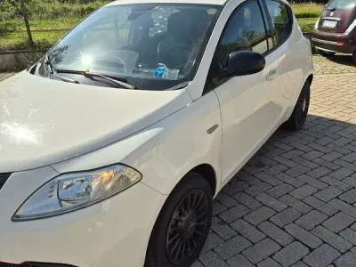 Usata Lancia Ypsilon 69 CV (50 kW) 2014 Utilitaria