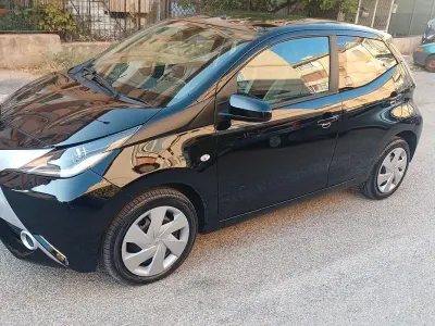 Usata Toyota Aygo 69 CV (50 kW) 2017 Nero Utilitaria