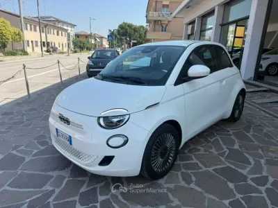 Usata Fiat 500e Icon 42 kW (58 CV) 2021 Bianco Berlina
