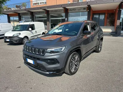 Begagnad Jeep Compass Summit 131 HK (96 kW) 2025 Grå SUV