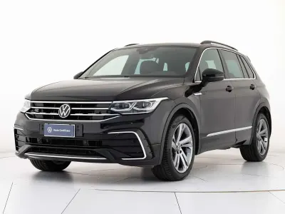 Usata VW Tiguan R-line 150 CV (110 kW) 2023 Nero SUV