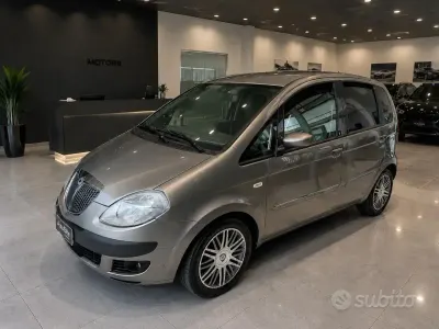Usata Lancia Musa 69 CV (50 kW) 2006 Grigio Monovolume