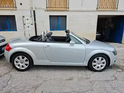 Usata Audi TT Roadster 150 CV (110 kW) 2003 Grigio Cabrio