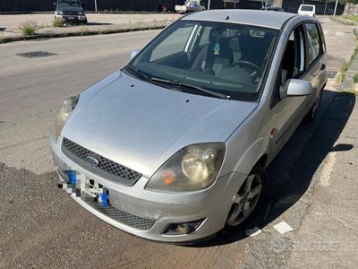 Usata Ford Fiesta 2006 Grigio Utilitaria