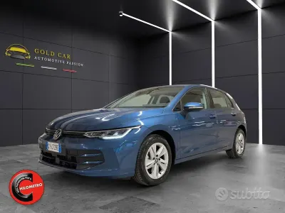 Usata VW Golf VIII Life 116 CV (85 kW) 2025 Blu Berlina