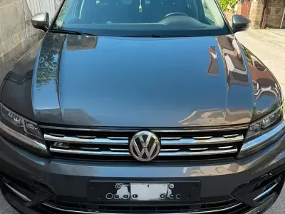 Usata VW Tiguan R-line 116 CV (85 kW) 2018 Grigio SUV