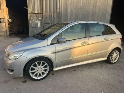 Usata Mercedes B200 140 CV (102 kW) 2007 Grigio Monovolume