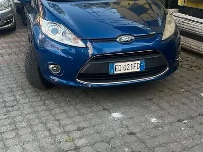 Usata Ford Fiesta Titanium 70 CV (51 kW) 2010 Blu Utilitaria