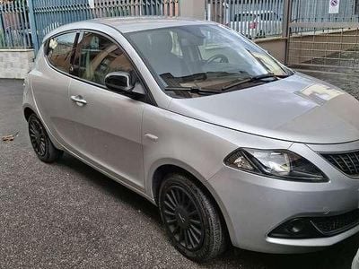 Usata Lancia Ypsilon Silver 69 CV (50 kW) 2021 Grigio Utilitaria