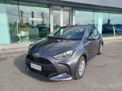 Second-hand Toyota Yaris Hybrid Active 92 CP (67 kW) 2025 Gri Berlinǎ