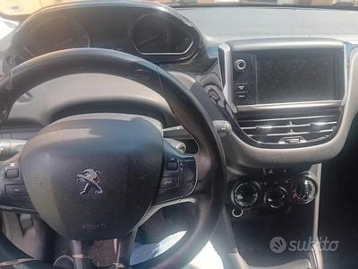 Usata Peugeot 208 Active 68 CV (50 kW) 2013 Nero Utilitaria