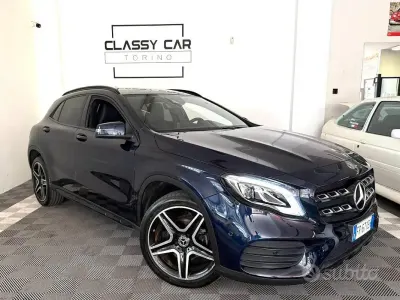 Usata Mercedes GLA200 Premium 136 CV (100 kW) 2018 Blu/azzurro SUV