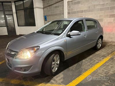 Usata Opel Astra Enjoy 90 CV (66 kW) 2007 Grigio Berlina
