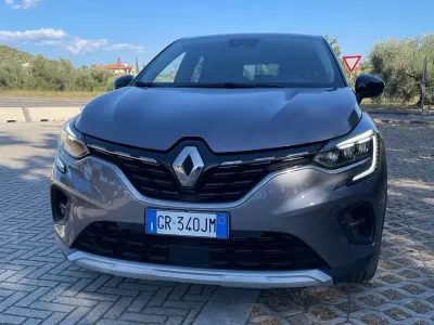 Usata Renault Captur Techno 101 CV (74 kW) 2023 Grigio SUV
