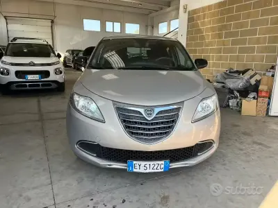 Usata Lancia Ypsilon Gold 69 CV (50 kW) 2015 Grigio Utilitaria
