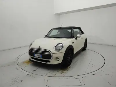 Usata Mini One Cabriolet 102 CV (75 kW) 2017 Beige Cabrio