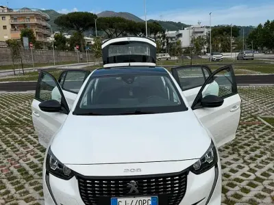 Usata Peugeot 208 Active 75 CV (55 kW) 2023 Bianco Utilitaria