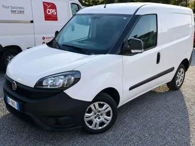 Usata Fiat Doblò 90 CV (66 kW) 2021 Bianco Monovolume