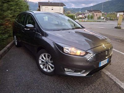 Begagnad Ford Focus Titanium 120 HK (88 kW) 2016 Grå Kombi