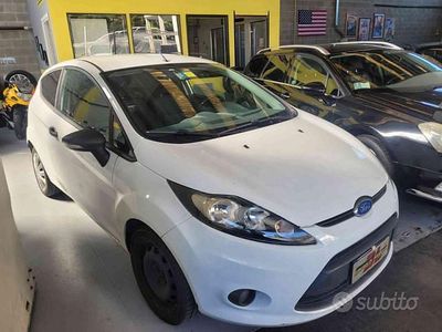 Usata Ford Fiesta 71 CV (52 kW) 2010 Bianco Utilitaria