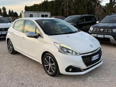 Usata Peugeot 208 Allure 75 CV (55 kW) 2017 Bianco Utilitaria