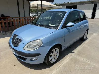 Usata Lancia Ypsilon 69 CV (50 kW) 2006 Bluazzurro Utilitaria