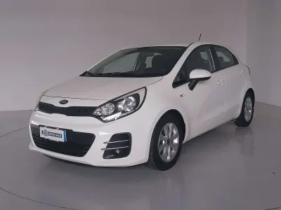 Usata Kia Rio Active 83 CV (61 kW) 2016 White soul Utilitaria