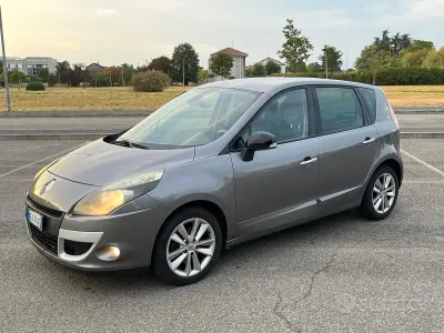 Usata Renault Scénic 130 CV (95 kW) 2011 Marrone Monovolume