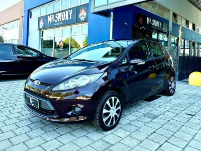 Usata Ford Fiesta 82 CV (60 kW) 2011 Viola Berlina