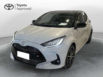 Usata Toyota Yaris Hybrid Sport 131 CV (96 kW) 2024 Grigio Berlina