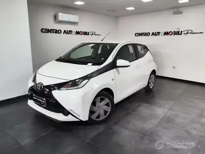Usata Toyota Aygo X-wave 69 CV (50 kW) 2017 Bianco Utilitaria